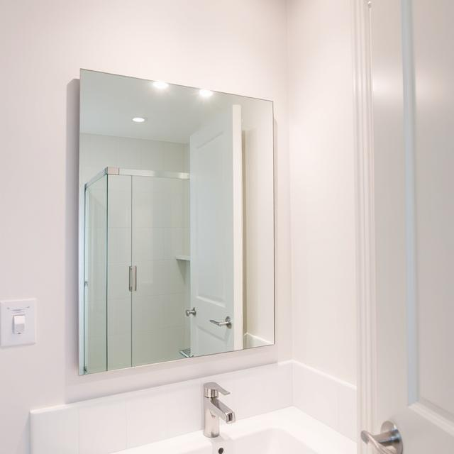 Дверь в ванную с зеркалом: функциональность, удобство и стиль